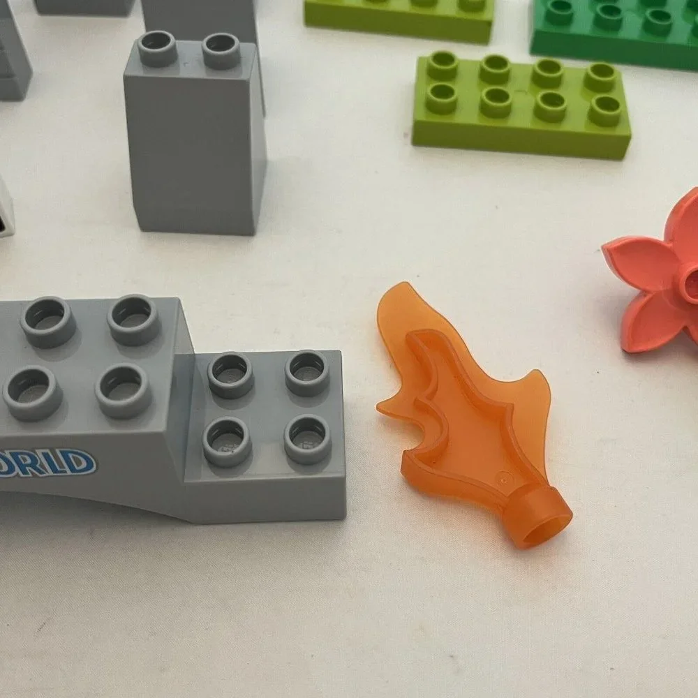 Lego Duplo 10939 Jurassic World T. Rex Triceratops Breakout Incomplete And T Rex